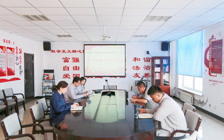 標題：華德牧草公司黨委開展黨紀學習教育專題學習
瀏覽次數：849
發表時間：2024-05-24